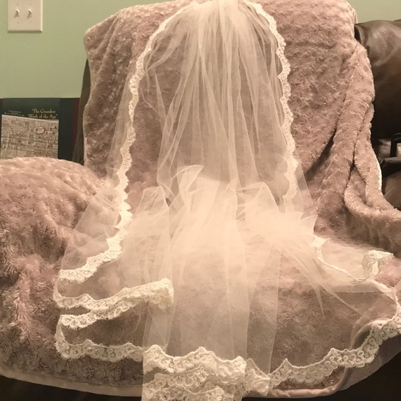Other - Ivory Lace Edge Veil